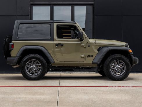 Used 2026 Jeep Wrangler Sport AWD/4WD image 10