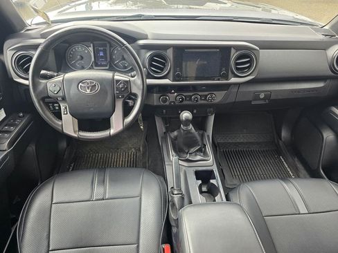 Used 2017 Toyota Tacoma TRD Off-Road w/ Tow Package image 18