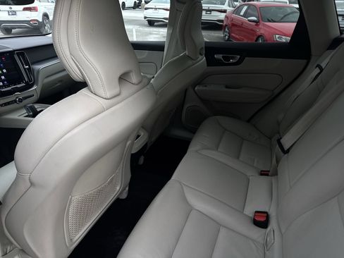 Used 2023 Volvo XC60 B5 Core image 22