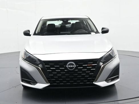 Used 2024 Nissan Altima 2.5 SR FWD image 3