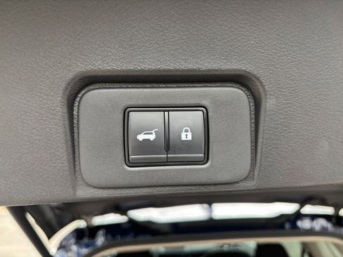 Used 2025 Nissan Rogue SV AWD/4WD image 23
