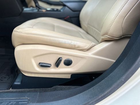 Used 2017 Ford Explorer XLT w/ Equipment Group 202A image 21