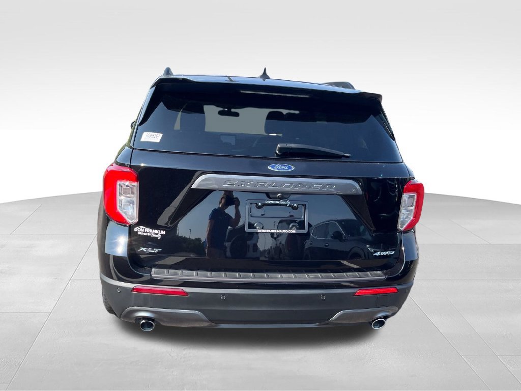 Used 2023 Ford Explorer XLT w/ Equipment Group 202A AWD/4WD image 4