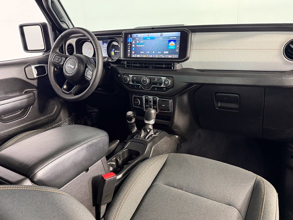 Used 2024 Jeep Wrangler Unlimited AWD/4WD image 14