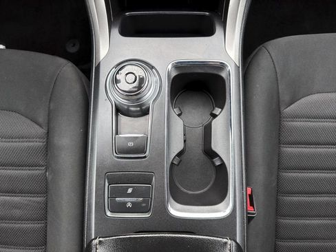 Used 2020 Ford Fusion SE image 2