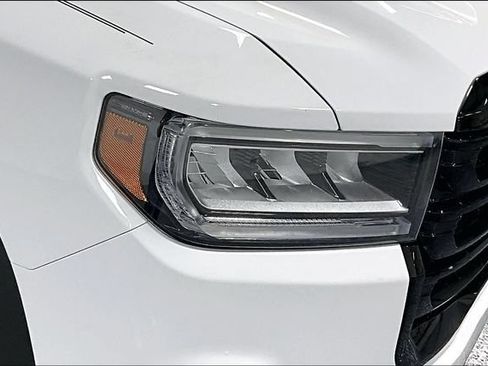 Used 2022 GMC Acadia SLT w/ Elevation Edition FWD image 30