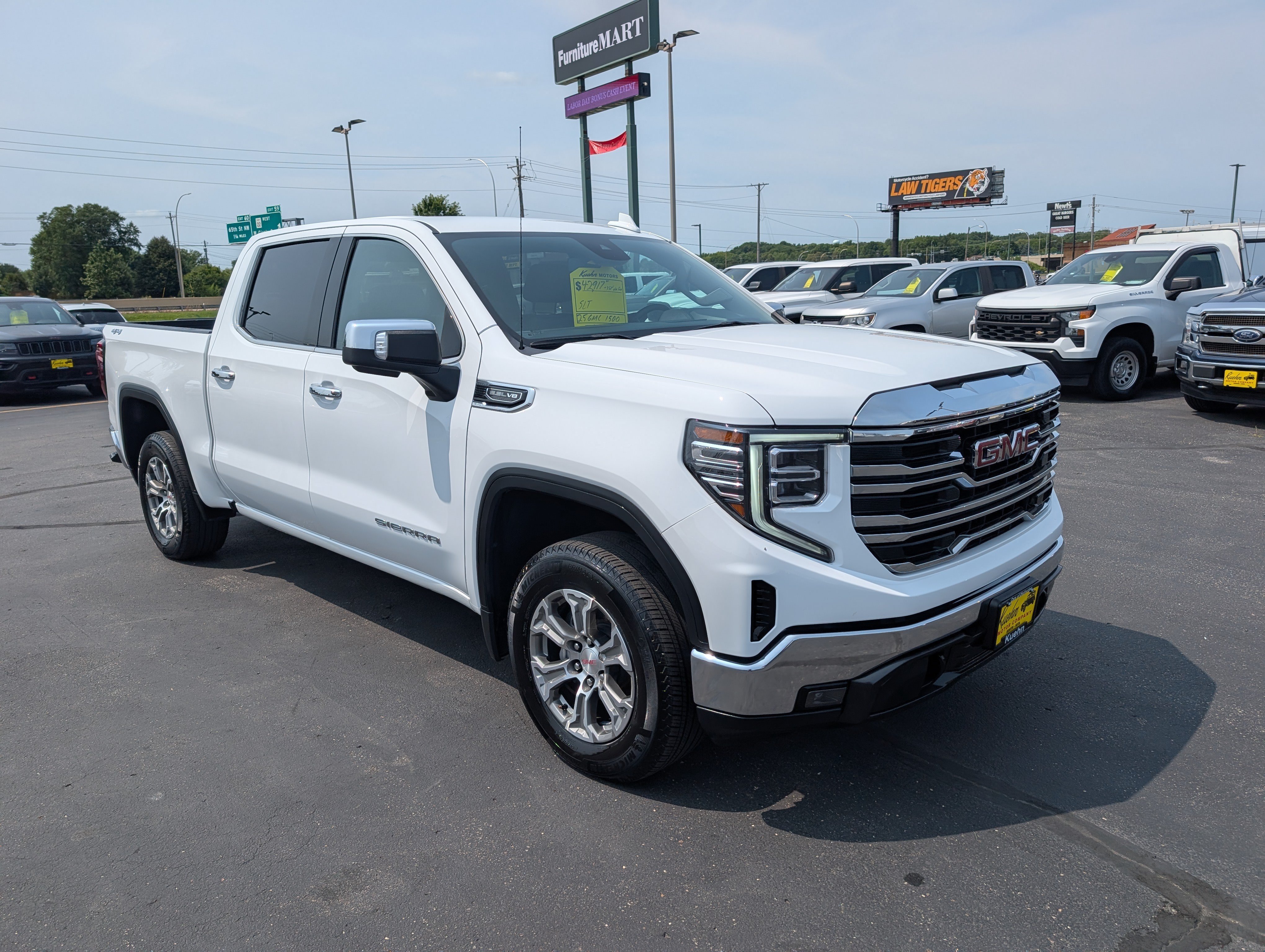 Used 2025 GMC Sierra 1500 SLT AWD/4WD image 2