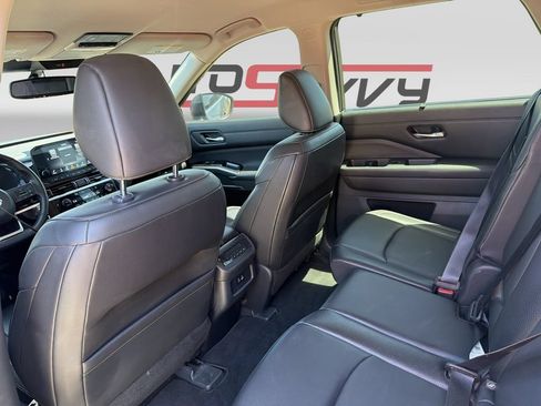 Used 2022 Nissan Pathfinder SL AWD/4WD image 16