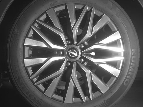 Used 2025 Nissan Altima 2.5 SV FWD image 14