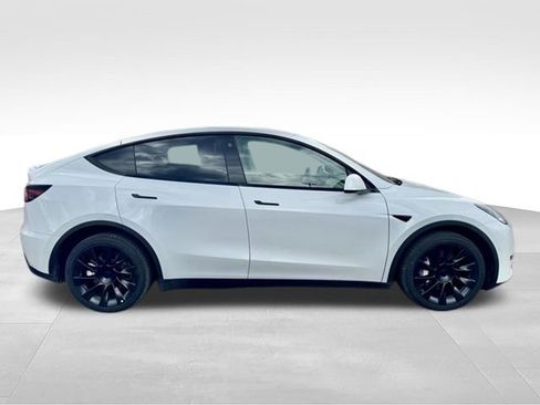 Used 2022 Tesla Model Y Long Range AWD/4WD image 12