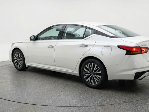 Used 2025 Nissan Altima 2.5 SV FWD image 6