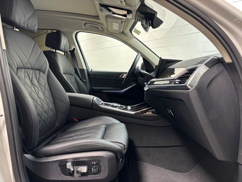 Used 2023 BMW X7 xDrive40i image 33