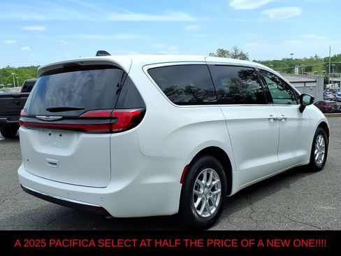 Used 2025 Chrysler Pacifica Select FWD image 7