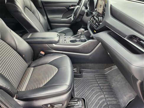 Used 2023 Toyota Highlander XSE image 15