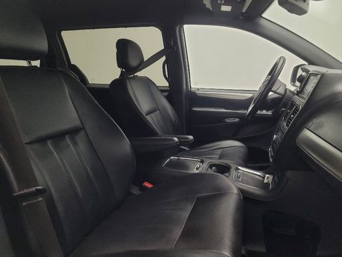 Used 2019 Dodge Grand Caravan GT image 21
