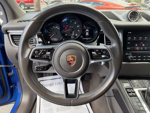Used 2018 Porsche Macan AWD/4WD image 31