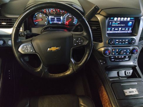 Used 2019 Chevrolet Suburban Premier AWD/4WD image 22