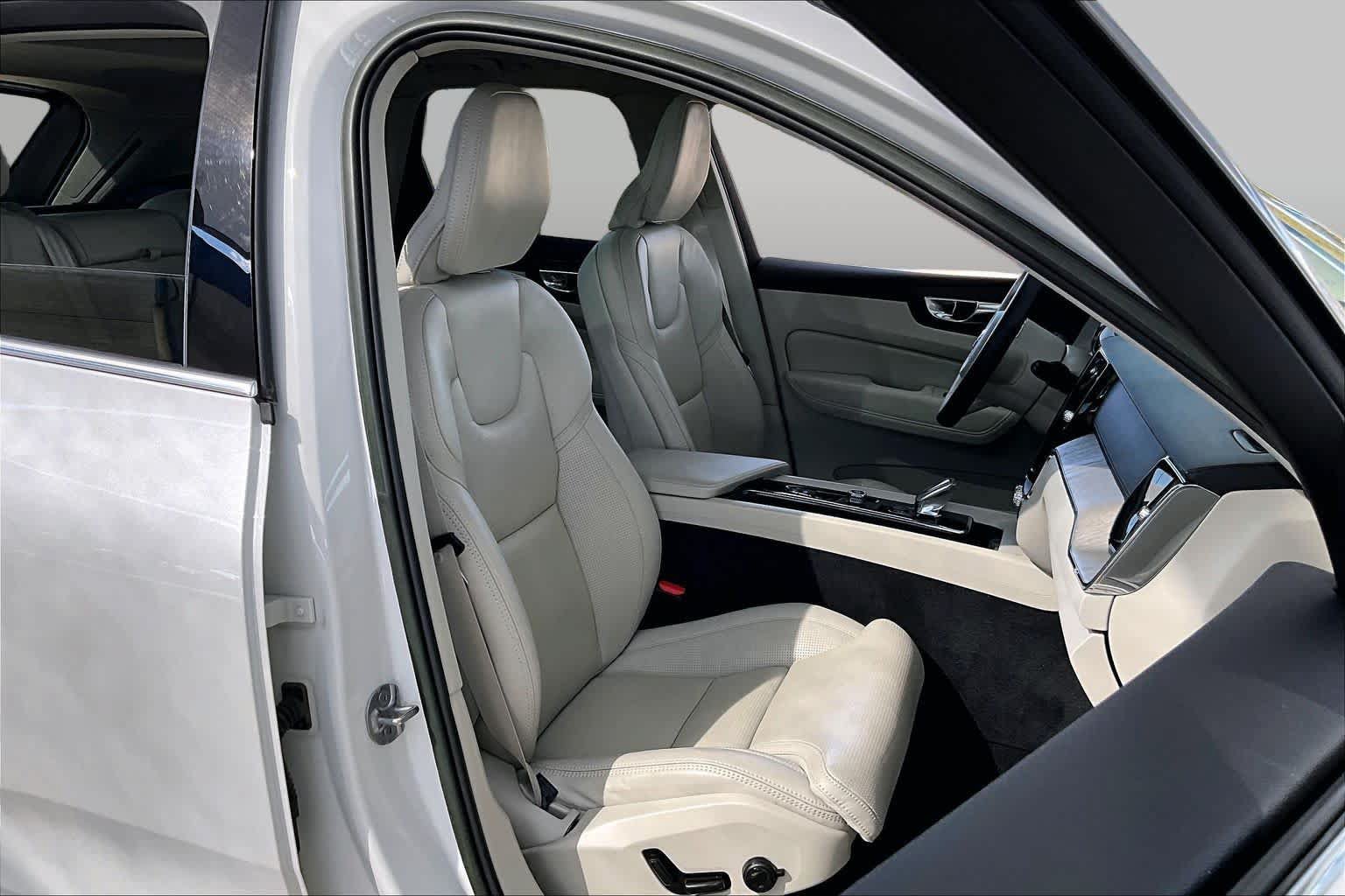 Used 2023 Volvo XC60 B5 Ultimate w/ Climate Package AWD/4WD image 9