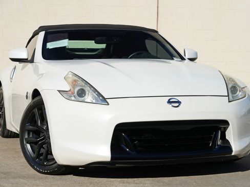 Used 2010 Nissan 370Z Touring RWD image 2