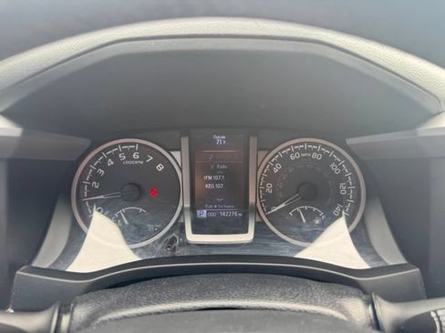 Used 2017 Toyota Tacoma SR5 w/ Tow Package AWD/4WD image 19