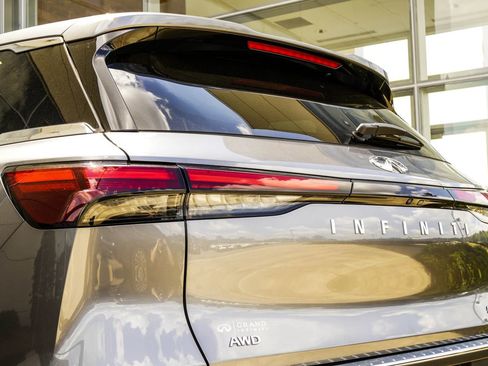 Used 2025 INFINITI QX60 Pure w/ Cargo Package image 13