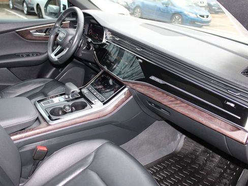 Used 2019 Audi Q8 Premium image 34