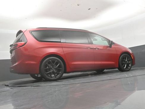 Used 2025 Chrysler Pacifica Limited FWD image 41