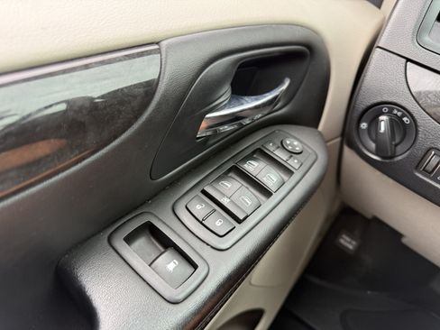 Used 2013 Dodge Grand Caravan SE FWD image 23