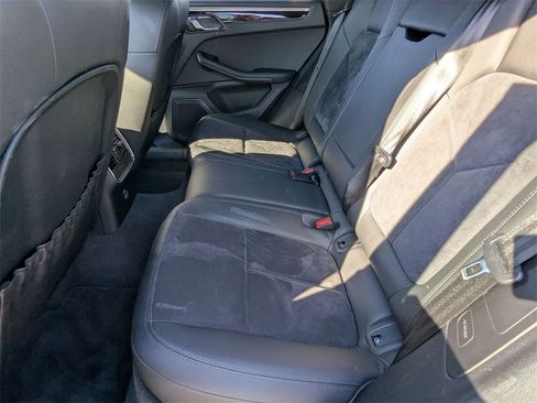 Used 2021 Porsche Macan S image 18