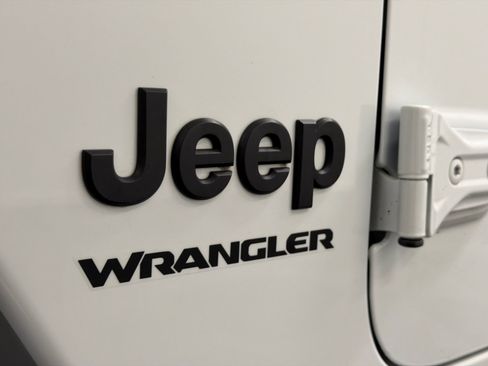Used 2022 Jeep Wrangler Sport AWD/4WD image 13