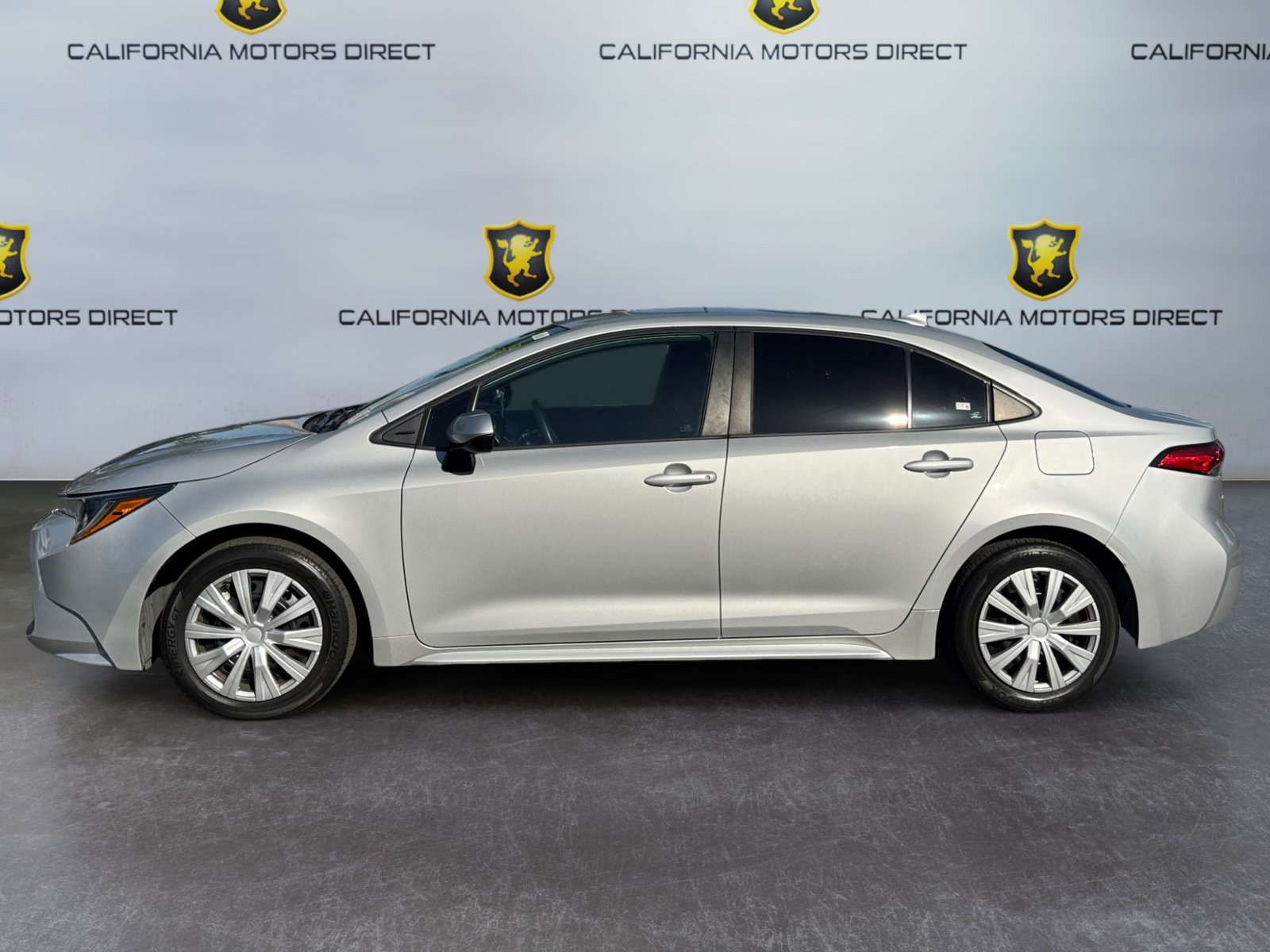 Used 2022 Toyota Corolla LE w/ Carpet Mat Package (TMS) FWD image 2