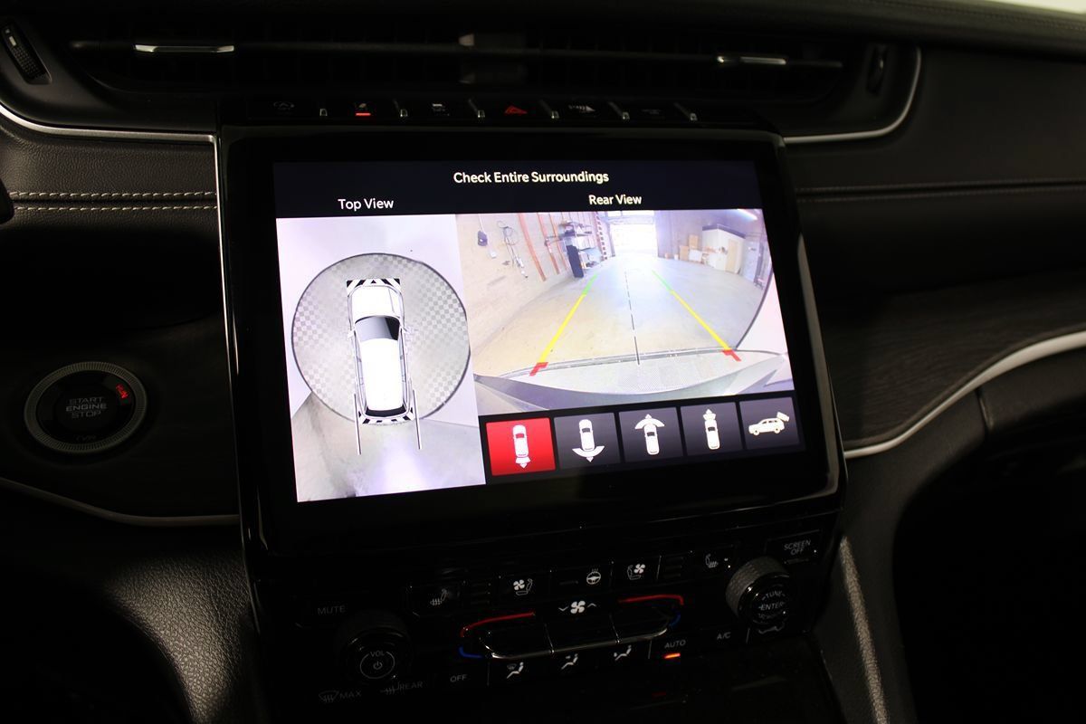 Used 2023 Jeep Grand Cherokee L Limited w/ Luxury Tech Group II RWD image 21
