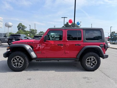 Used 2025 Jeep Wrangler Unlimited Rubicon AWD/4WD image 5