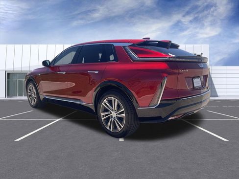 Certified 2025 Cadillac Lyriq Luxury AWD/4WD image 6