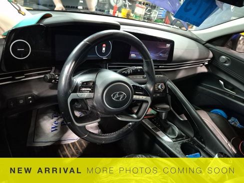 Used 2022 Hyundai Elantra Limited image 10