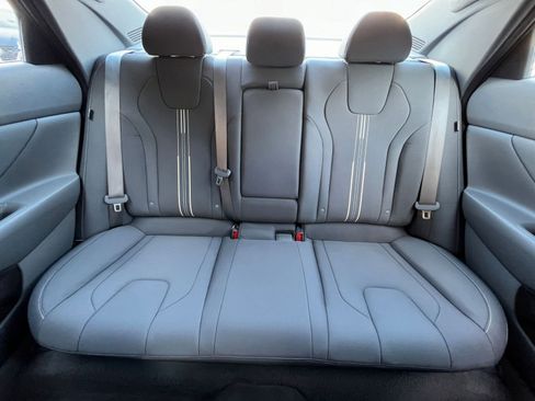 Used 2025 Hyundai Elantra SEL image 38