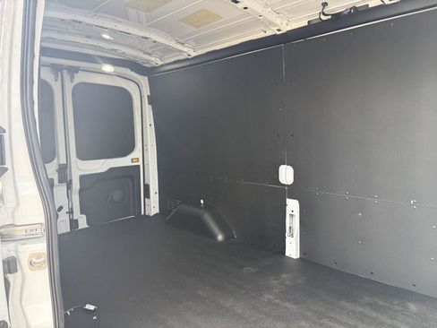 New 2026 Ford Transit 250 148 Medium Roof w/ Load Area Protection Package RWD image 20