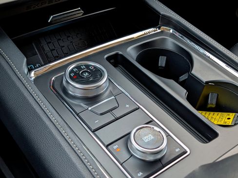 Used 2024 Ford Expedition Max XLT image 17