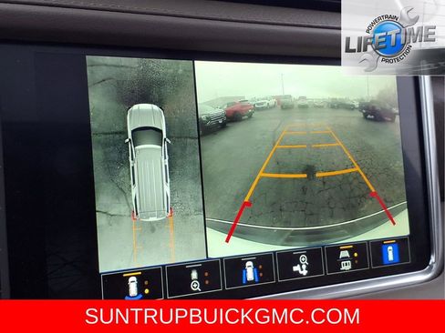 Used 2024 GMC Yukon Denali image 8