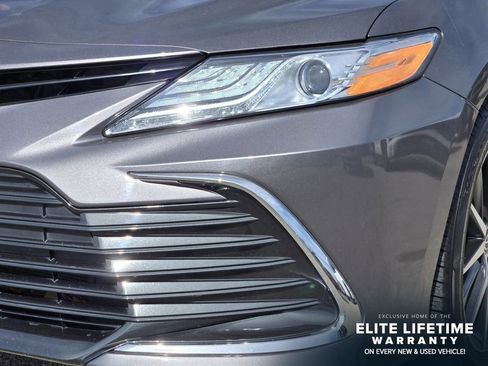 Used 2024 Toyota Camry XLE FWD image 7