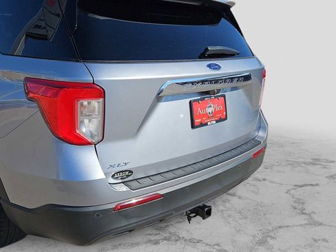 Used 2022 Ford Explorer XLT image 23