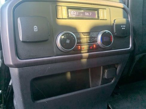 Used 2024 Ford Expedition Platinum image 28