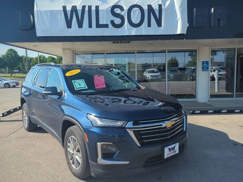 Used 2022 Chevrolet Traverse LT FWD image 1