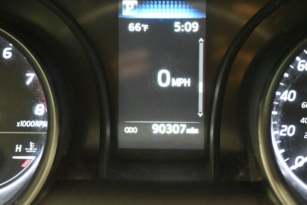 Used 2022 Toyota Camry SE FWD image 16