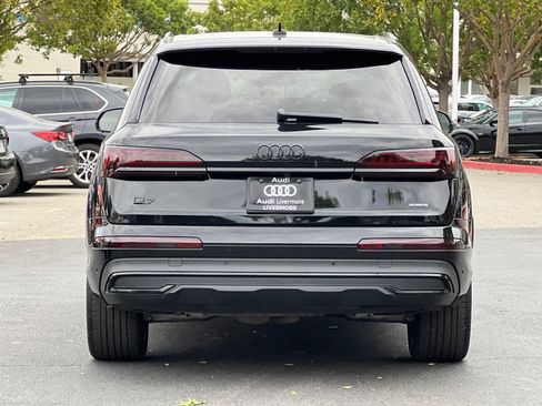 Used 2022 Audi Q7 3.0T Premium Plus w/ Premium Plus Package AWD/4WD image 5