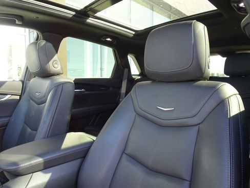 Used 2024 Cadillac XT5 Premium Luxury w/ LPO, Floor Liner Package AWD/4WD image 10
