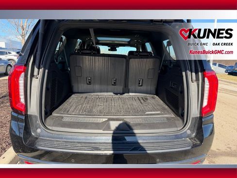 Used 2023 GMC Yukon XL AT4 image 4