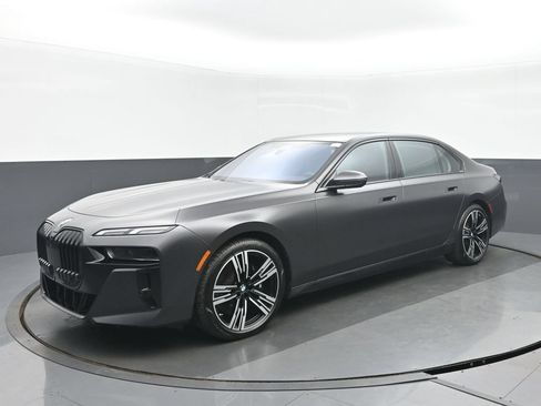 Used 2023 BMW 760i xDrive AWD/4WD image 7