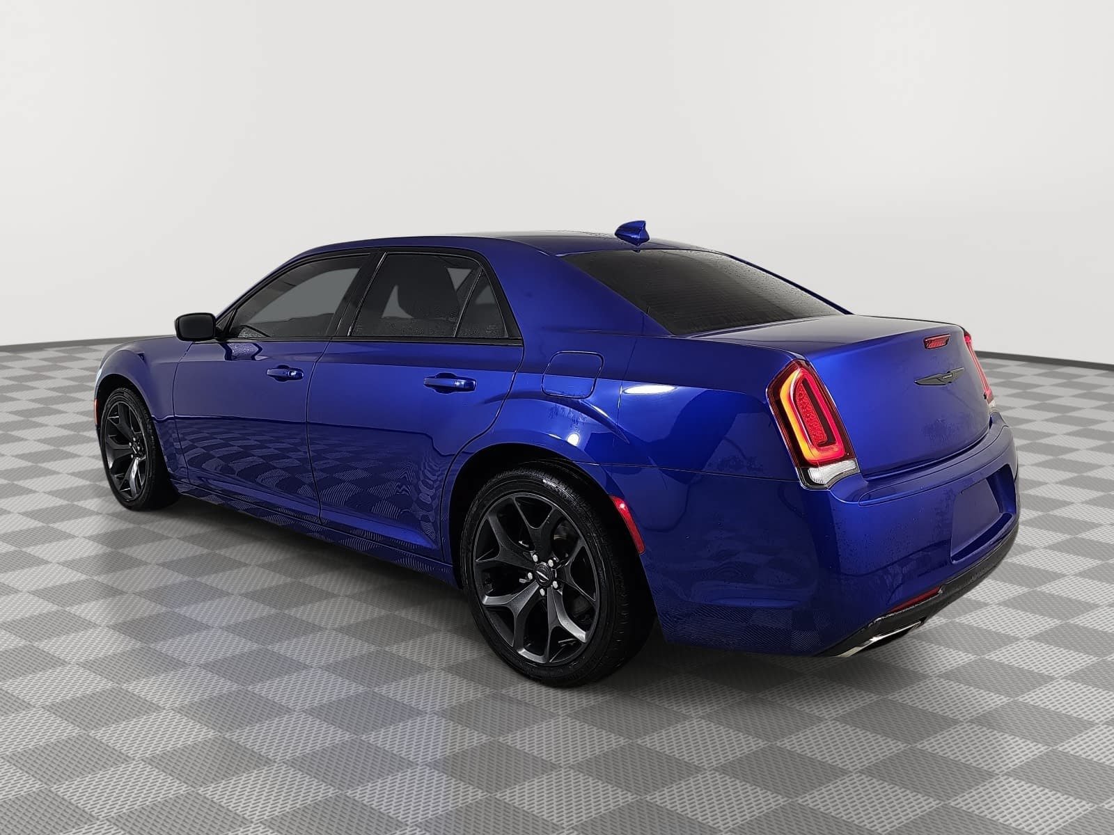 Used 2021 Chrysler 300 Touring w/ Sport Appearance Package RWD image 6