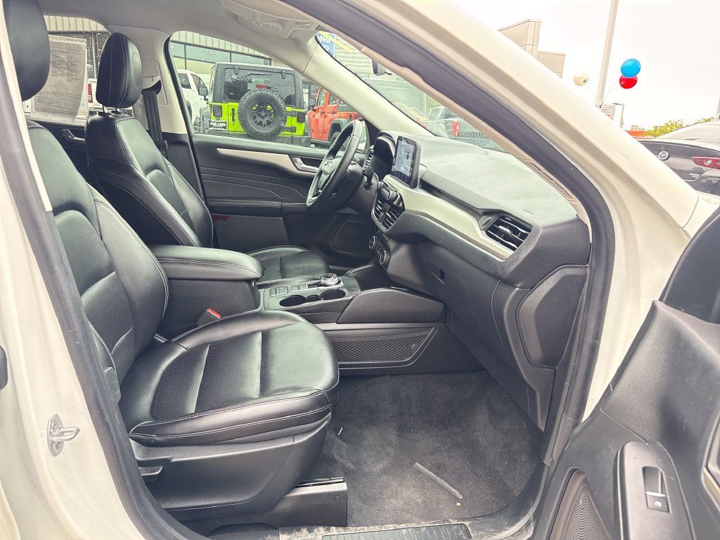 Certified 2021 Ford Escape SEL FWD image 30